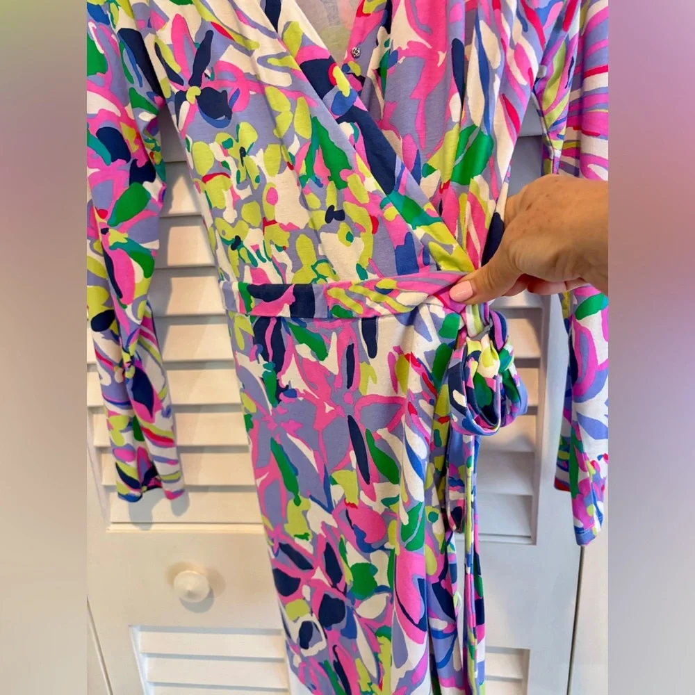 Lilly Pulitzer Karlie Wrap Romper in Abstract Tropical Floral Print SZ L - Picture 4 of 8